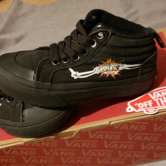 Vans Other - COPY - Kids size 11 Van's sk8 hi-top skelton fist…